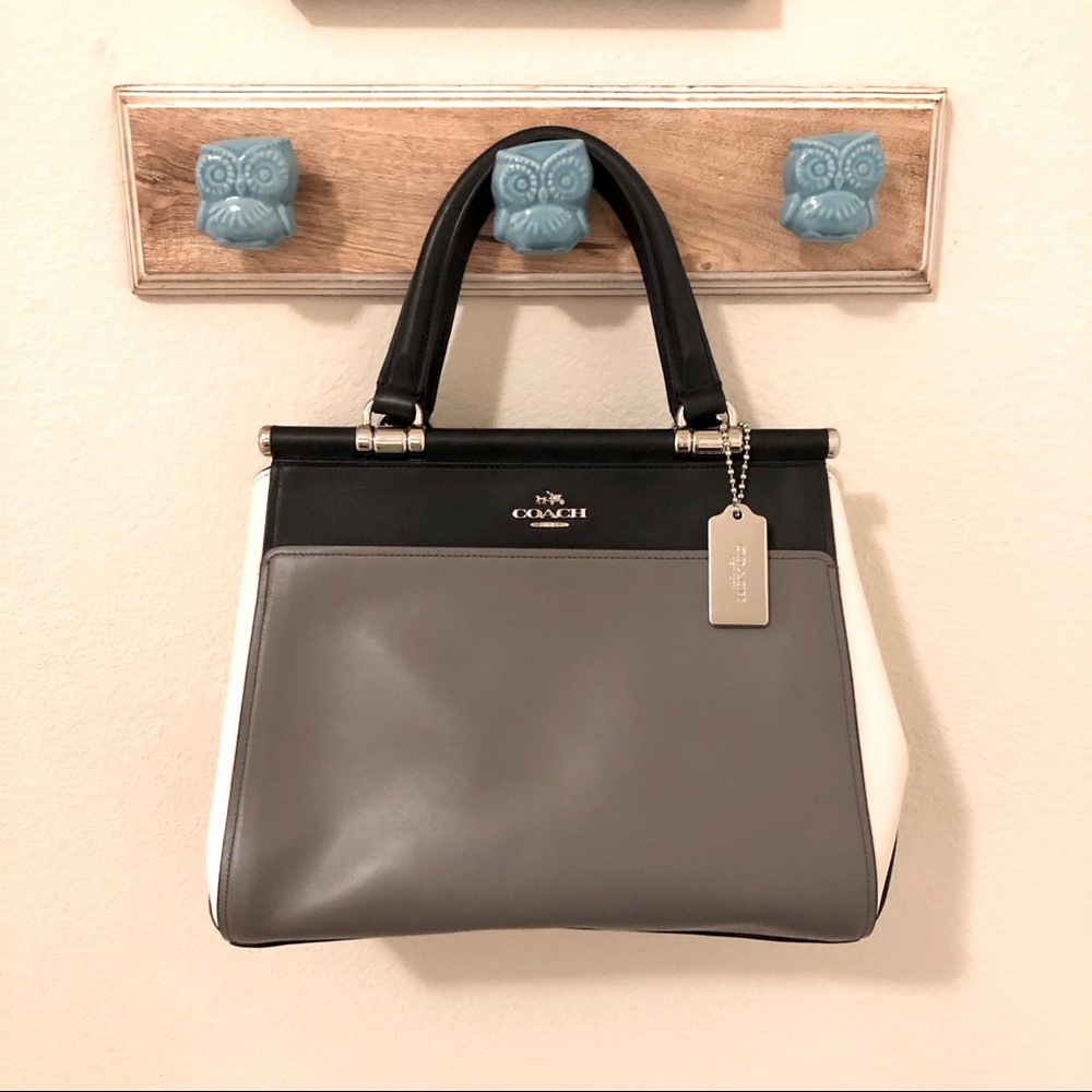 💯 Authentic Coach Gray Shoulder Bag Like New!!